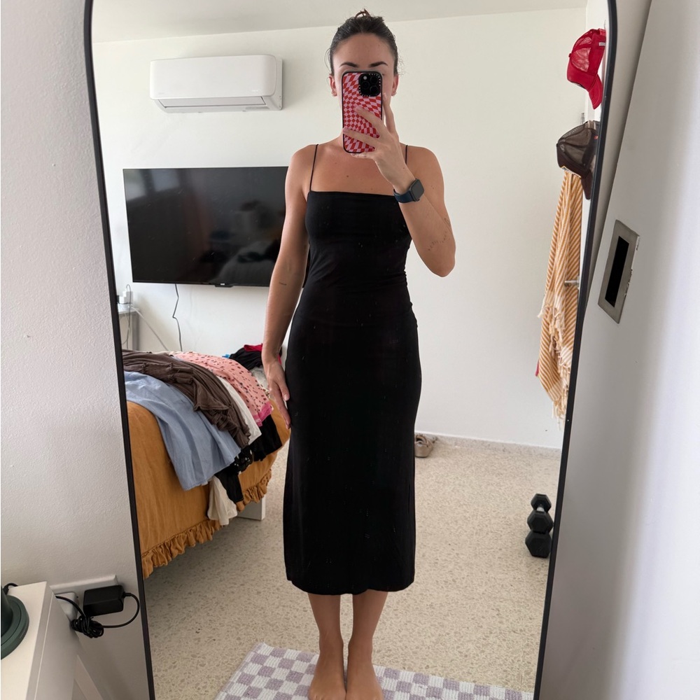 Sleek Sexy Reformation Black Ribbed fitted Midi Dress with thin spaghetti straps - Picture 15 of 15